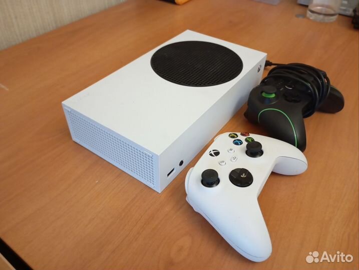 Xbox series s + 2 геймпада