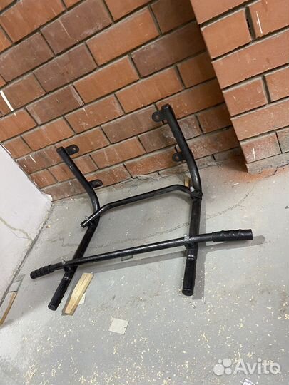 Турник настенный бу