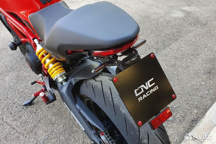 Ducati Monster держатель номера CNC Racing