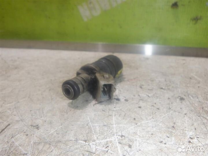 Форсунка инжекторная Фольксваген Пассат Б3