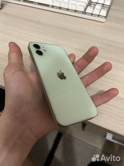 Телефон iPhone 12