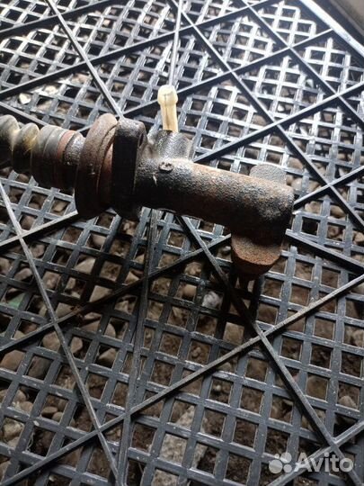 Главный цилиндр сцепления Volkswagen Passat B3