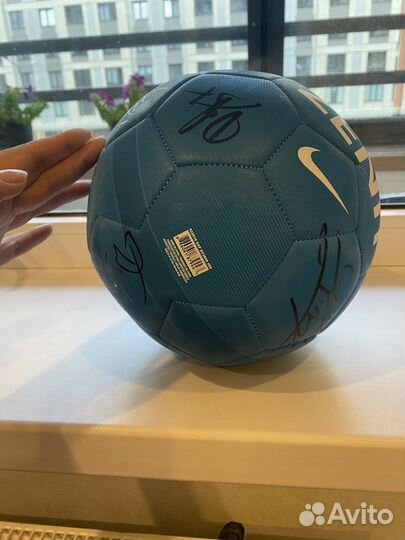 Футбольный мяч с автографами