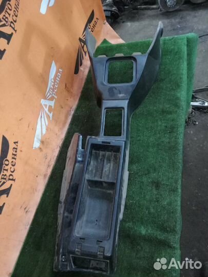 Консоль между сидений Иж 21261-030 2004