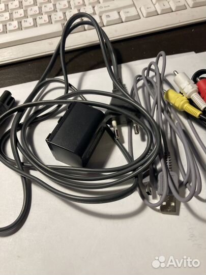 Видеокамера Sony HDR-CX100E и зарядник BC-TRP