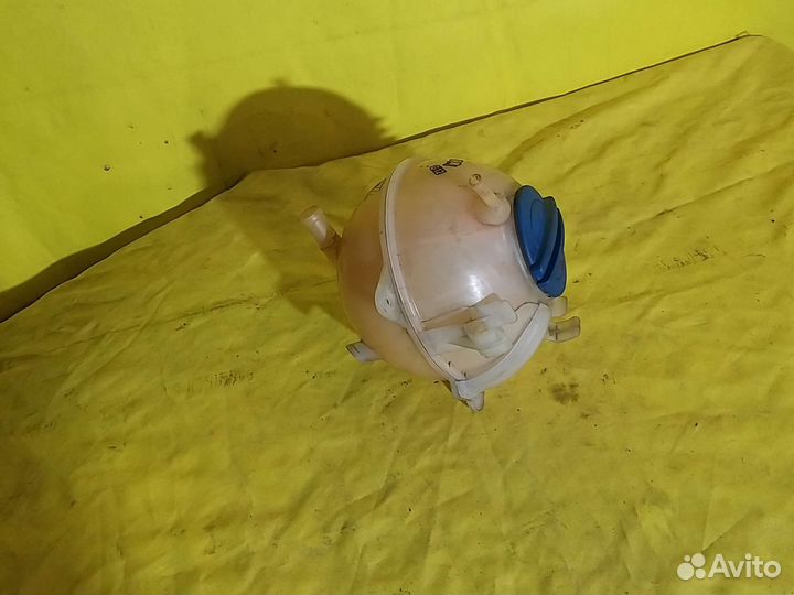 Бачок расширительный VW Tiguan/Passat/Jetta/Golf