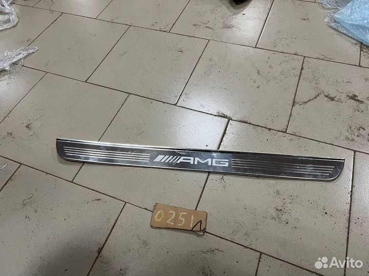 Накладка порога внутренняя правая Mercedes-Benz