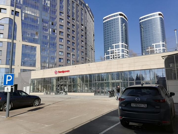 Торговое помещение, 2417 м²