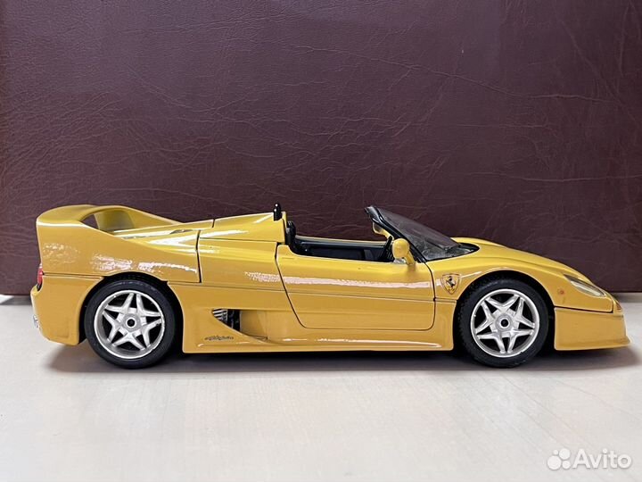 Модель Ferrari F50 1:18. Bburago