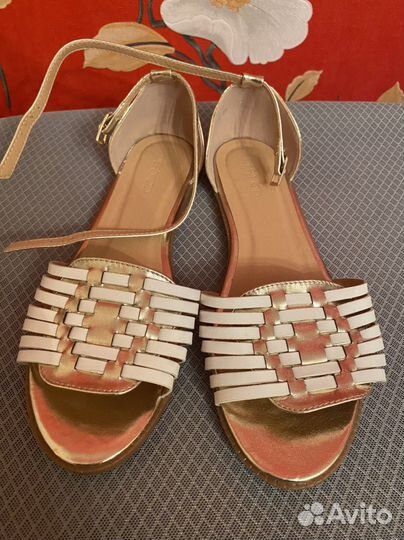 Босоножки новые