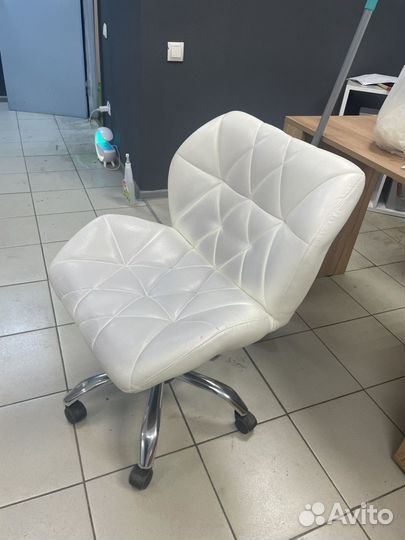 Кресло на колесиках