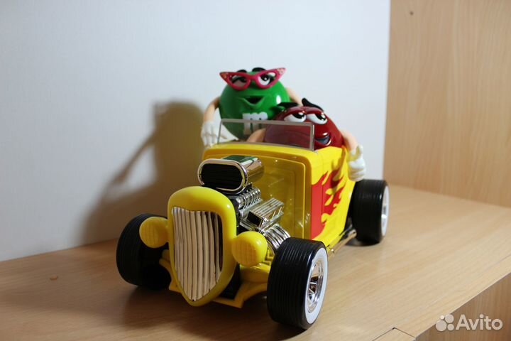 Диспенсер M&M's