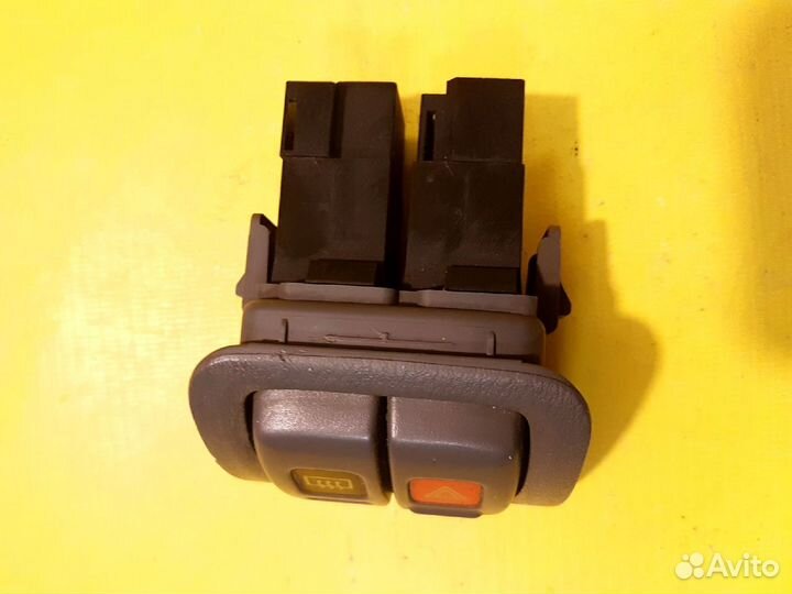 Кнопка аварийки Nissan March K11 1992-2002