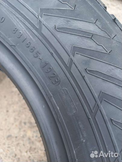 Nokian Tyres Nordman 8 SUV 215/65 R16