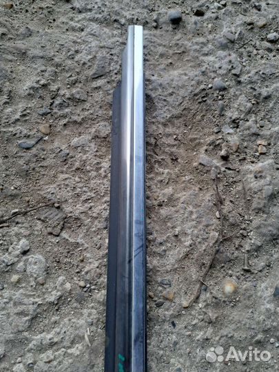 Молдинг стекла на Mercedes W140