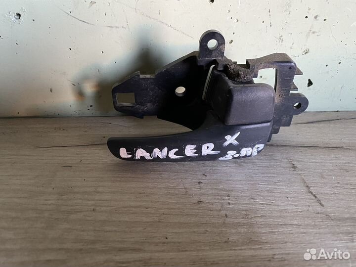 Ручка двери внутренняя mitsubishi lancer Х