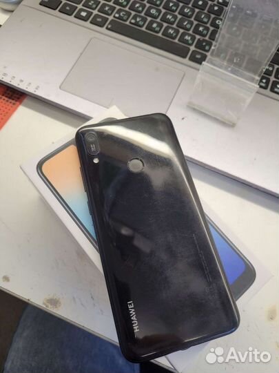 Телефон Huawei Y6 2019