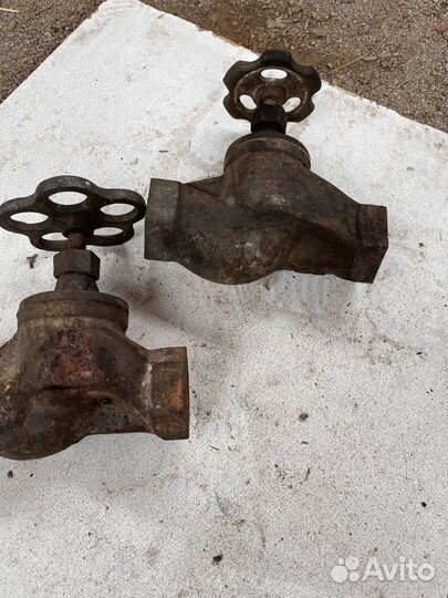 Кран чугунный