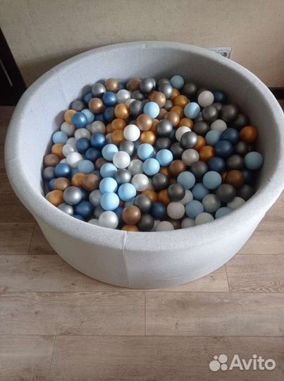Сухой бассейн с шариками
