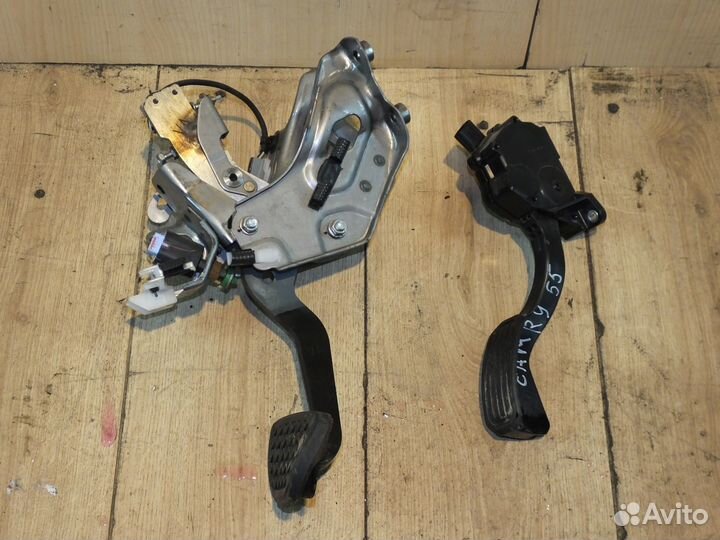 Педальный узел газ, тормоз Toyota Camry 55