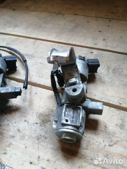 Замок зажигания Toyota Avensis T250