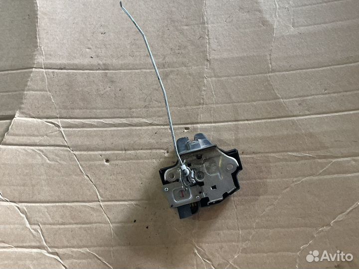 Замок багажника Toyota Corolla E15 2006-2013