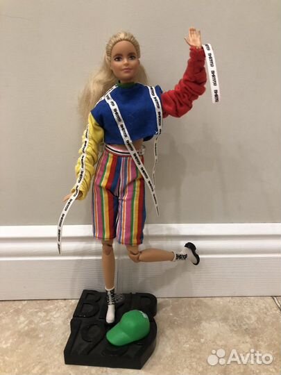 Кукольный домик с куклами и одеждой для них