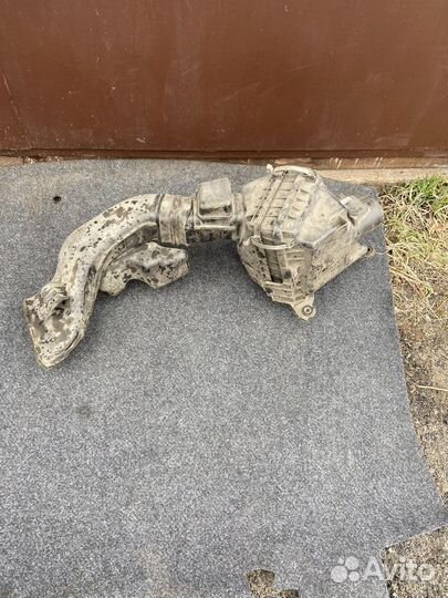 Корпус воздушного фильтра Mitsubishi Outlander XL