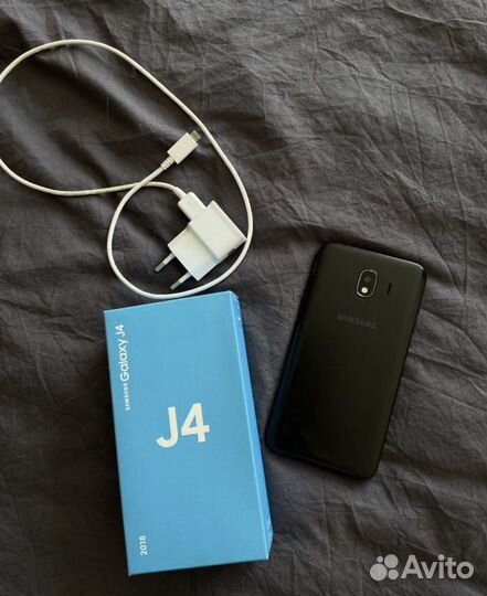 Телефон Samsung j4