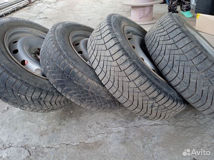 Pirelli Ice Zero 185/65 R15