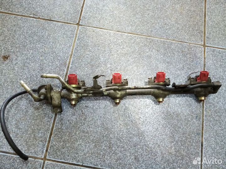 Форсунка инжекторная электрическая Nissan Avenir 1