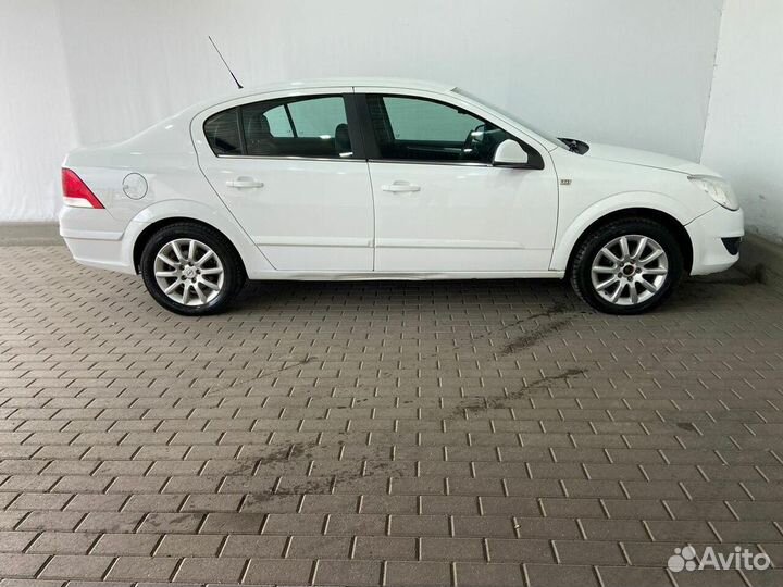 Opel Astra 1.6 МТ, 2013, 137 468 км