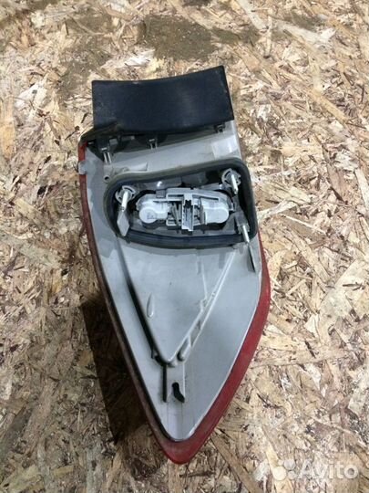 Фонарь задний наружный правый на Форд Мондео 4