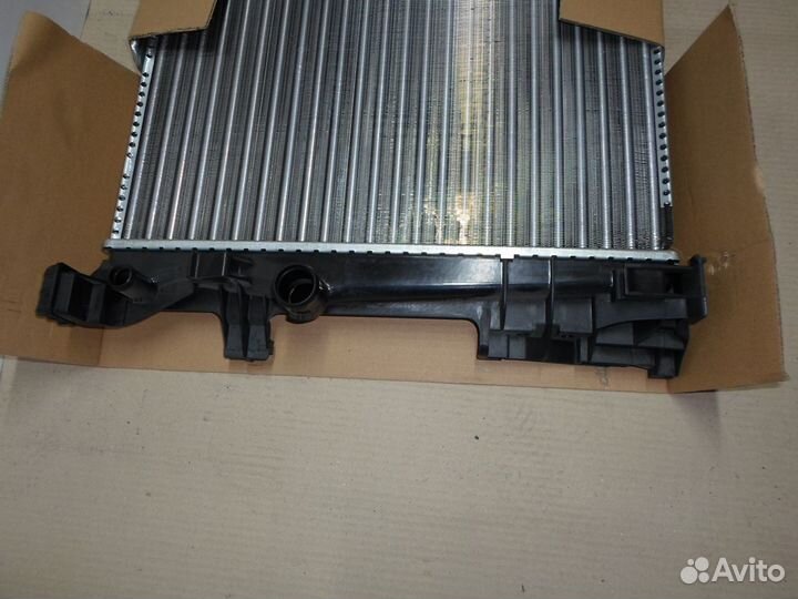 Радиатор охлаждения Мерседес X156 C117 X117