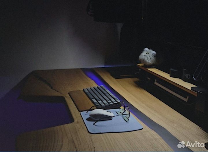 Стол из слэба и эпоксидной смолы