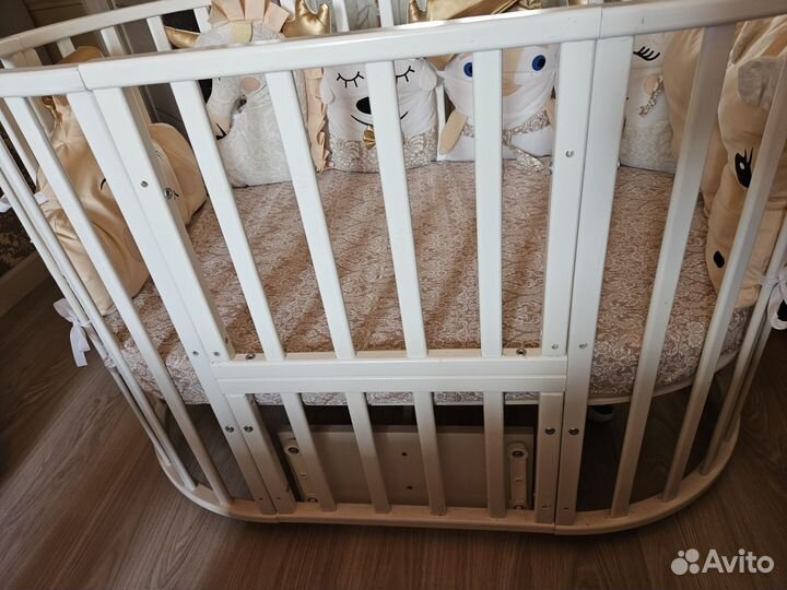 Детская кроватка круглая овальная с маятником