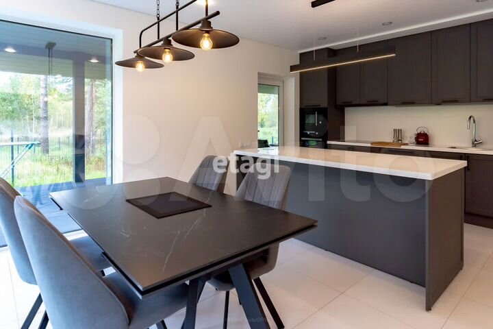 Дом 205 м² на участке 9,6 сот.