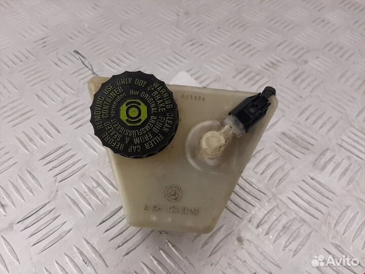 Бачок главного тормозного цилиндра Mercedes-Benz