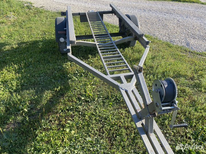 Лодочный прицеп