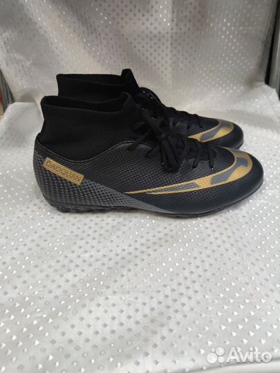 Новые футбольные бутсы 38 р