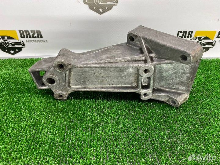 Кронштейн двигателя