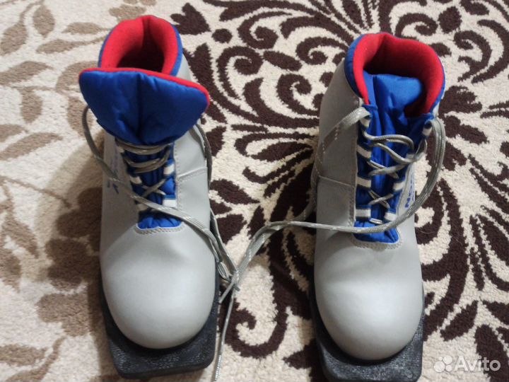 Лыжные ботинки