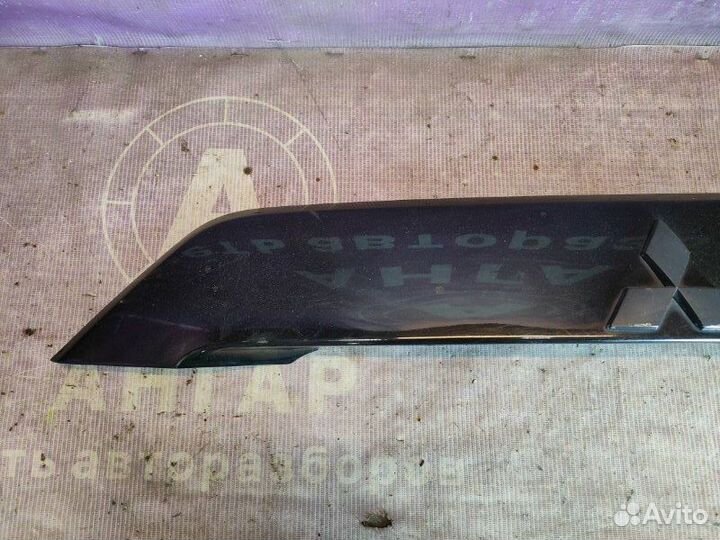 Накладка двери багажника Mitsubishi Outlander Xl