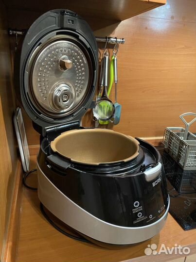Мультиварка Bork U700