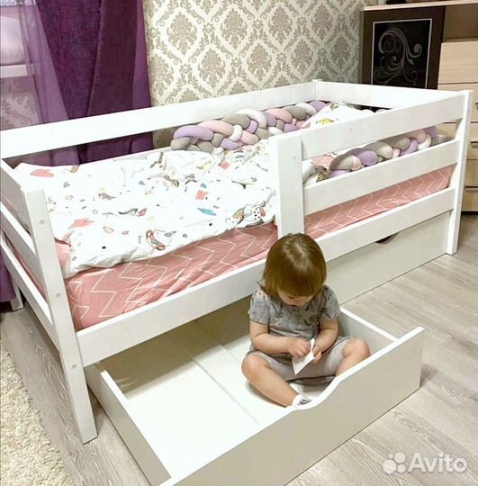 Детская кровать с бортиком