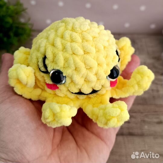 Игрушка вязаная осьминог