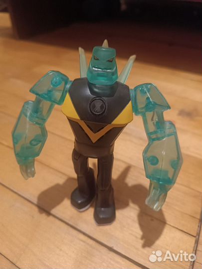 Фигурки супергероев из 