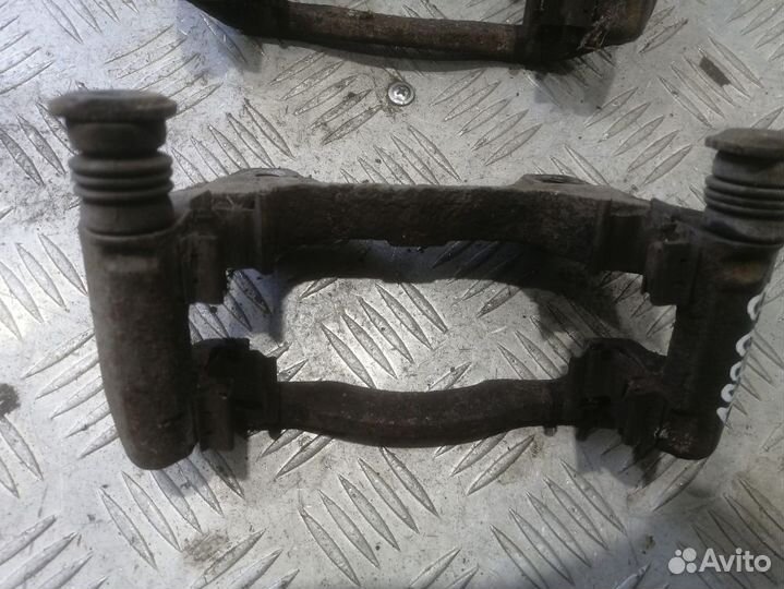 Скоба переднего суппорта Fiat Albea