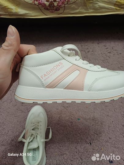Кроссовки женские