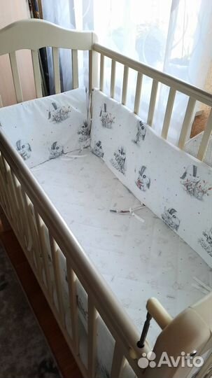 Бортики в кроватку + комплект постельного белья